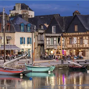 tout-nouveau-port-de-st-goustan-tres-beau-t2-avec-terrasse.inbrittany.com/